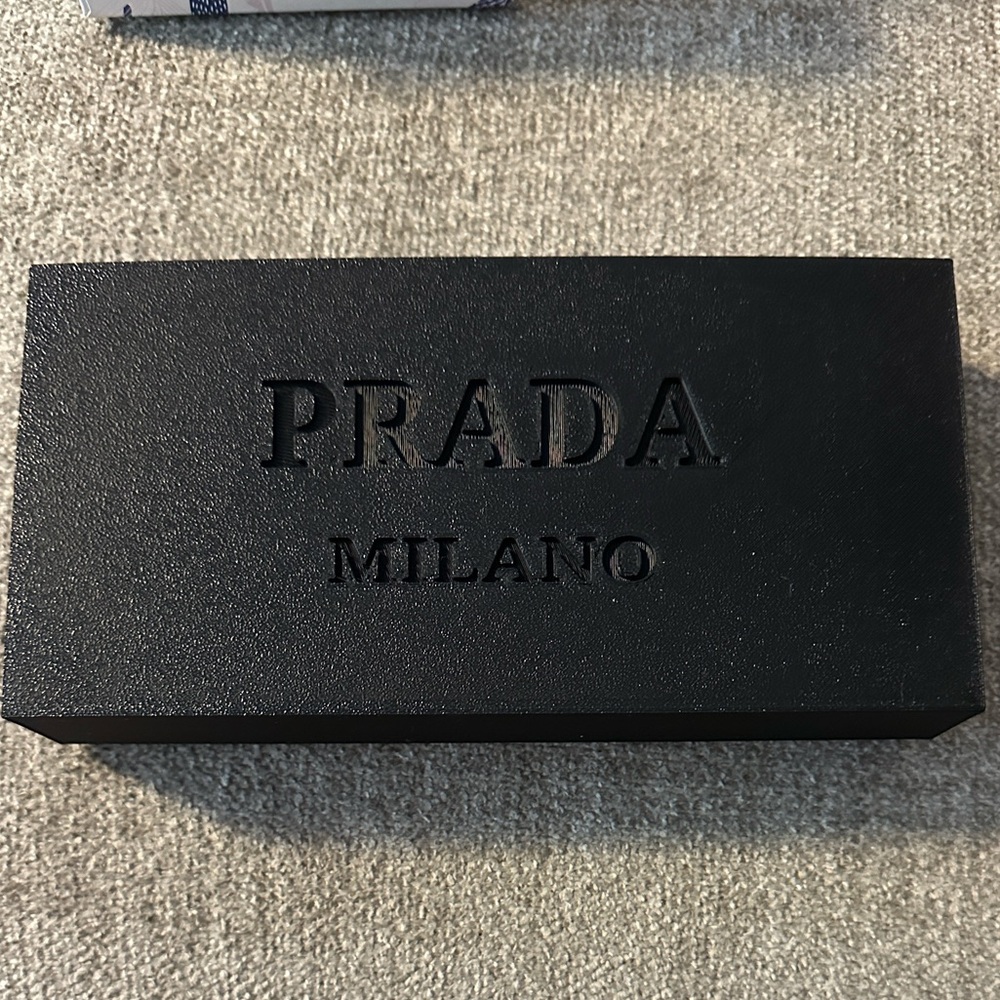 Prada with paperwork Prada Saffiano Metal Women's Dalia Wallet EUC - Picture 2 of 15